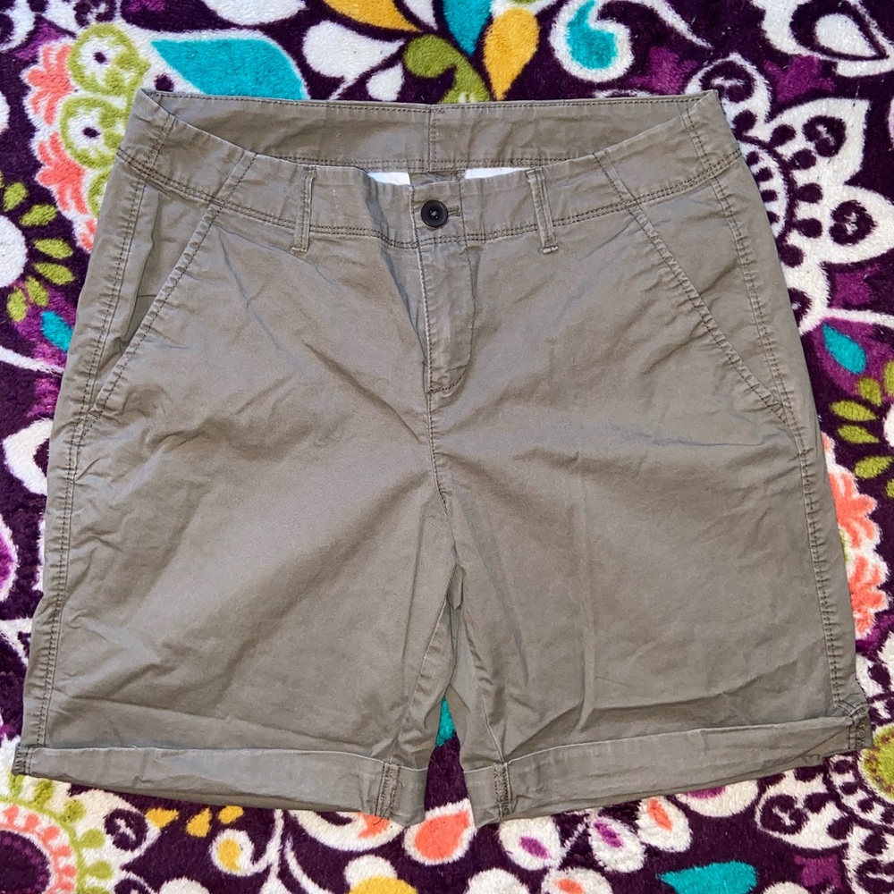 Size 6 Roll Up Bermuda Shorts